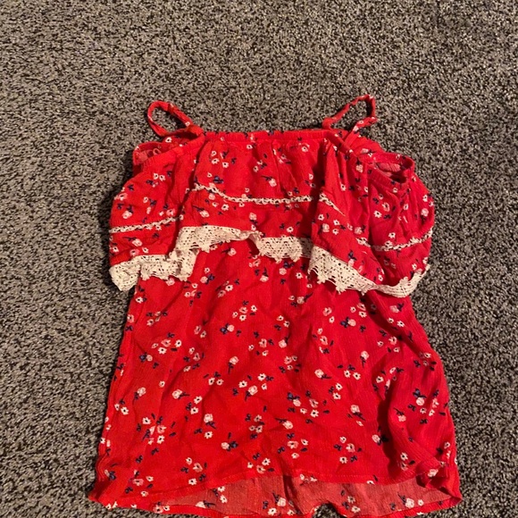 Off the shoulder tee/tank. - Picture 3 of 3